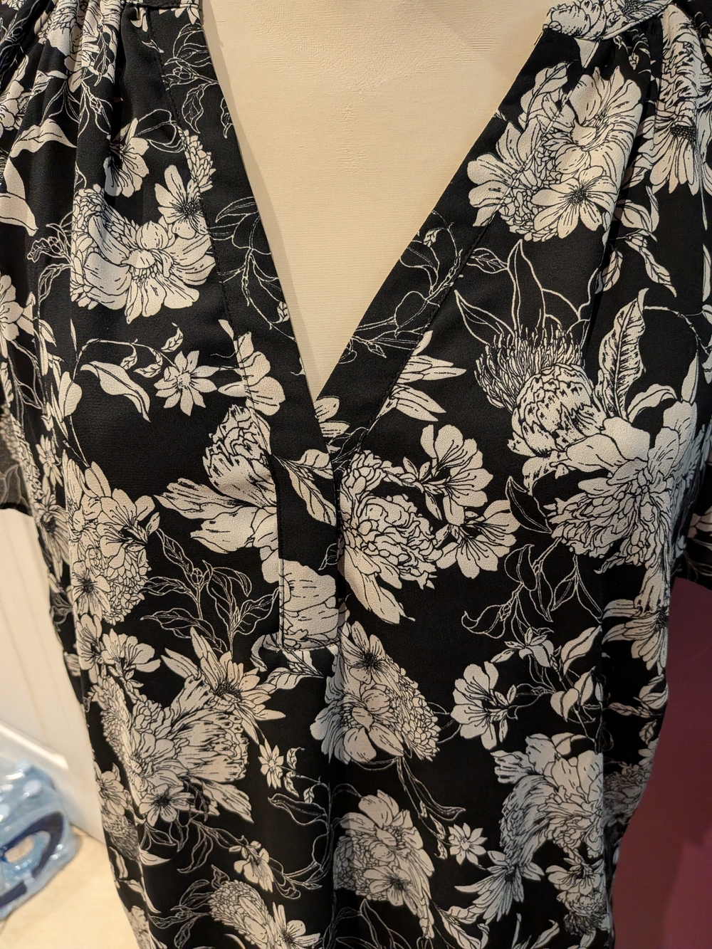 2/$15 H&M Black and White Floral Short-Sleeve Blouse - Picture 2 of 6
